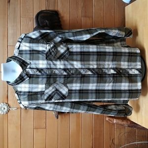 Long sleeve casual button-down shirt